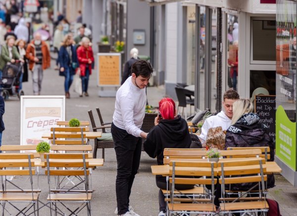 LZ-Leser bedauern bei einer Online-Umfrage die Unausgewogenheit der Detmolder Gastronomie-Szene. Viele wünschen sich mehr Abwechslung in der Innenstadt. - © Raphael Bartling