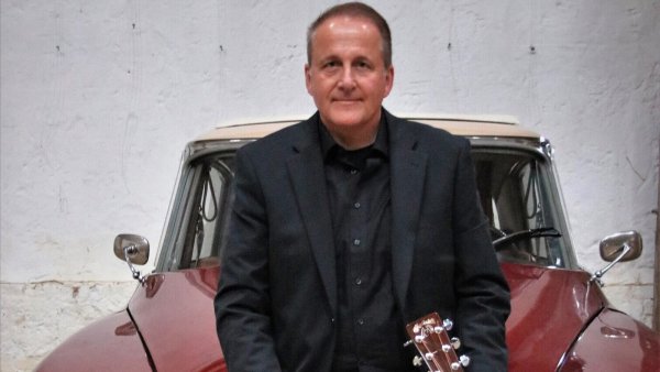 Stellt seine neue Live-CD vor: Volkwin Müller. Er steht seit 25 Jahren auf der Bühne. - © Bildrechte: Volkwin Müller