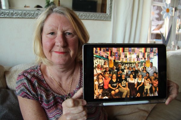 Die fröhliche Oktoberfest-Stimmung auf Guam wird es dieses Jahr nicht geben. Auch auf der Insel wurden alle Veranstaltungen wegen der Coronavirus-Pandemie abgesagt. Ilona König zuhause in Blomberg bleibt nur die Erinnerung auf ihrem Tablet. - © Silke Buhrmester
