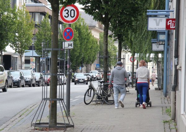 Bei dem landesweiten Fußverkehrs-Check haben Bürger aus der Detmolder Kernstadt und aus Pivitsheide die Möglichkeit, ihre Erfahrungen über problematische oder verbesserungswürdige Stellen mitzuteilen. - © Cordula Gröne