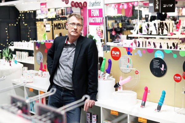 Novum-Geschäftsführer Michael Schnelle handelt mit „Spielzeug“ für Erwachsene. MT-Foto: - © Alex Lehn