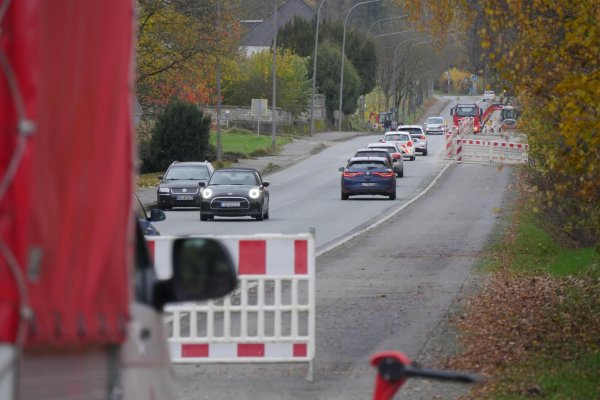Über die Mehrkosten für den Bürgerradweg entlang der Leopoldstaler Straße hat der Rat diskutiert. Er ist in der Bauphase um einen halben Meter verbreitert worden. Dadurch war mehr Unterbau-Material nötig. - © Jost Wolf