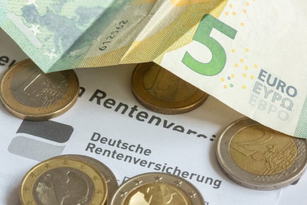 Arbeitnehmer in Deutschland müssen sich auf höhere Beiträge zur Rente einstellen müssen. - © picture alliance/dpa