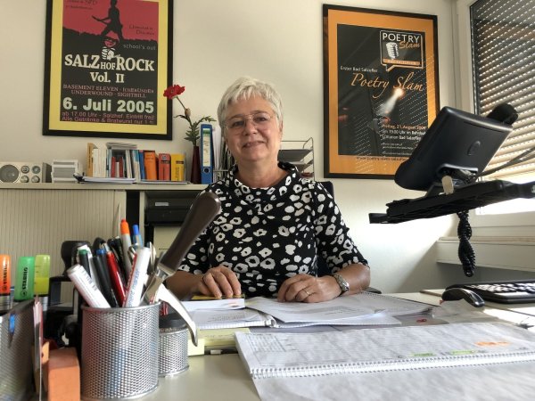 Marion Rieso-Wiege sitzt in ihrem Büro in der benzstraße. Noch bis Ende Otober arbeitet sie als Fraktionsgeschäftsführerin. Foto: Sven Kienscherf - © Sven Kienscherf