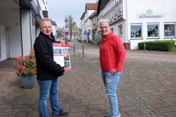 Uwe Krüger und Lisa Redecker haben die Veranstaltung in der Mittelstraße auf die Beine gestellt. - © Lorraine Brinkmann