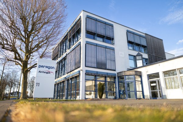 Die Geschäftsführung der Paragon GmbH & Co. KGaA mit Sitz in Delbrück vermutet eine illegale Manipulation ihres Aktienkurses. - © Niklas Tüns