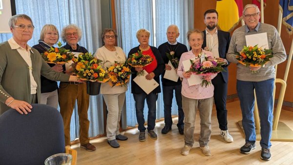 Von links: Sigrid Pfeiffer, Angelika Böger-Mai, Klaus Mai, Margitta Arbeiter, Anita Nolte, Egon Eismann, Elsbeth Heidtmann, Mats Uffe Schubert, Jürgen Rahlmeyer - © AWO Augustdorf