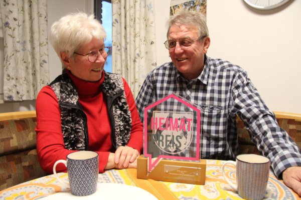 Edith Bögeholz und Gottfried Zimmek engagieren sich im Freundeskreis Suchtkrankenhilfe Lage. Der Verein hat den ersten Platz beim Heimatpreis belegt. - © Nadine Uphoff