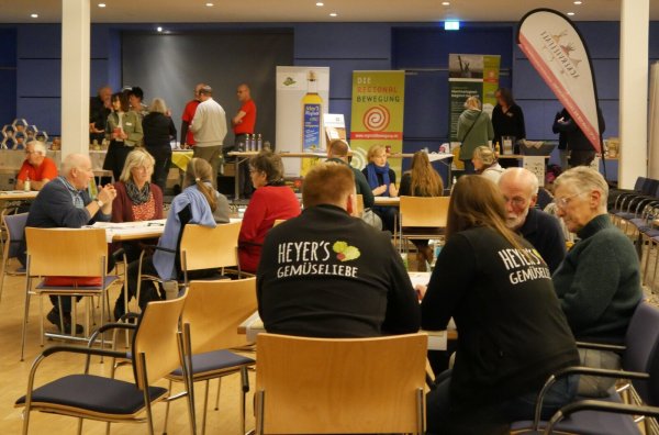 Zahlreiche Lagenser besuchen den „Erzeuger-Verbraucher-Dialog“ im Schulzentrum Werreanger. - © Stadt Lage