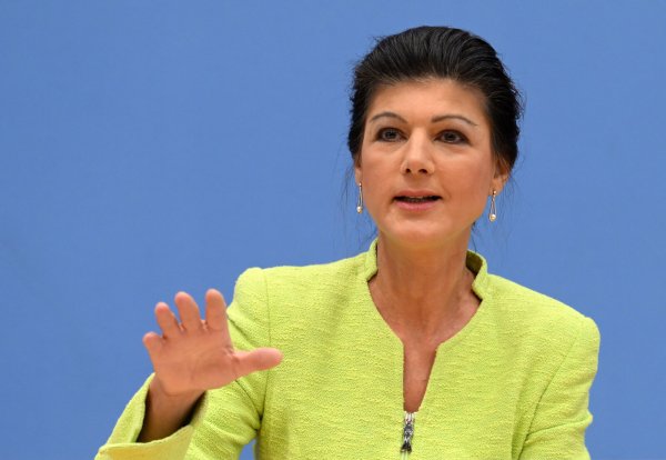 Die Politikerin Sahra Wagenknecht spricht im Interview über die Ausrichtung des Vereins "Bündnis Sahra Wagenknecht - Für Vernunft und Gerechtigkeit". - © Soeren Stache/dpa