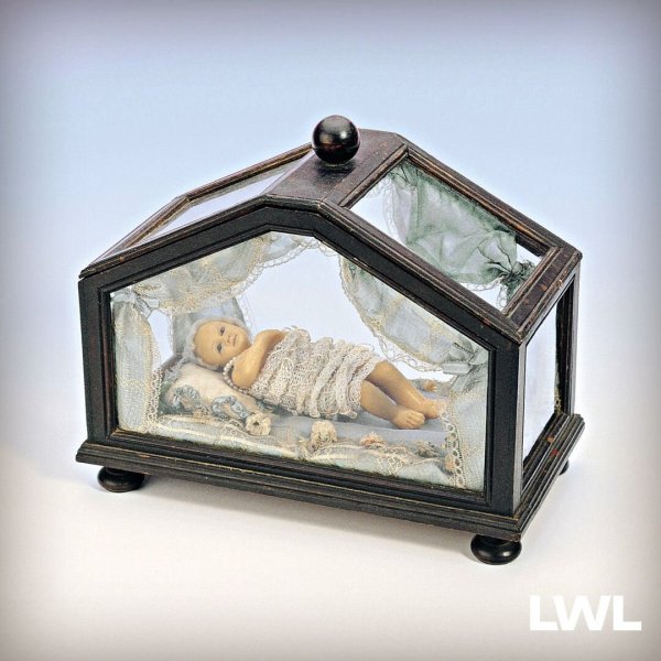 Eine Schlafstatt für Puppen. - © Bildrechte: LWL-Freilichtmuseum
