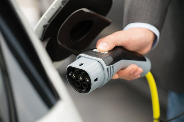 Die Nachfrage nach Elektroautos ist in Deutschland eingeknickt. - © dpa