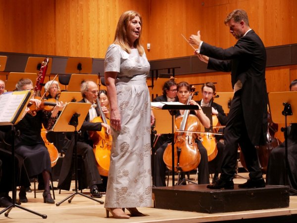 Mezzosopranistin Karin Lovelius brilliert beim Italienischen Konzertabend im Detmolder Konzerthaus. - © Thomas Krügler