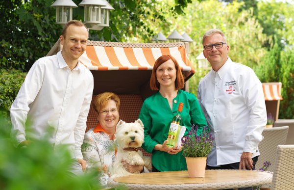 Familie Lemke ist sehr stolz, dass sie auch in diesem Jahr den Bib Gourmand eingeheimst haben. - © Foto: Lemke