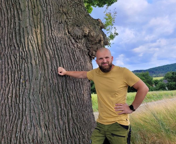 Stefan Zibart ist mit Leib und Seele Baumpfleger. Mit Aufbruch C hat er sich dafür eingesetzt, dass Qualitätsstandards in der Pflege verbindlich festgelegt werden. - © Astrid Sewing