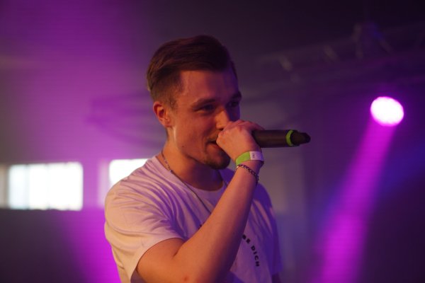 David Gödde verdient vor allem mit seinem Gaming-Kanal auf YouTube Geld. Will man als Influencer das Hobby zum Beruf machen, braucht man zum Start kein teures Equipment. - © Fotorechte David Gödde