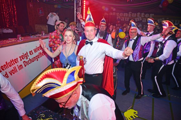 Einzug des neuen Prinzenpaares Jenny I. Schröder und Andreas III. Waschmann - © Nicole Ellerbrake