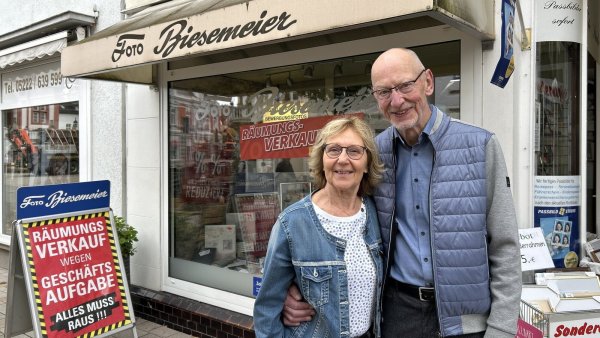 Ingrid Mildner-Biesemeier und Heinz Mildner geben ihr Fotogeschäft Biesemeier Ende Oktober endgültig auf. Es bestand stolze 105 Jahre lang. - © Alexandra Schaller