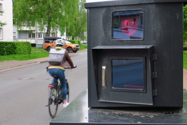 Ungewohnt für Radler: Hier werden auch sie öfters geblitzt, weil sie schneller als 30 fahren. Manche offenbar aus Spaß. - © Kurt Ehmke