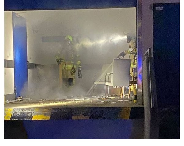 Die Einsatzkräfte wurden unter dem Einsatzstichwort "Feuer 3: Unklares Feuer in Gebäude" in die Pyrmonter Straße gerufen. - © Feuerwehr Lügde