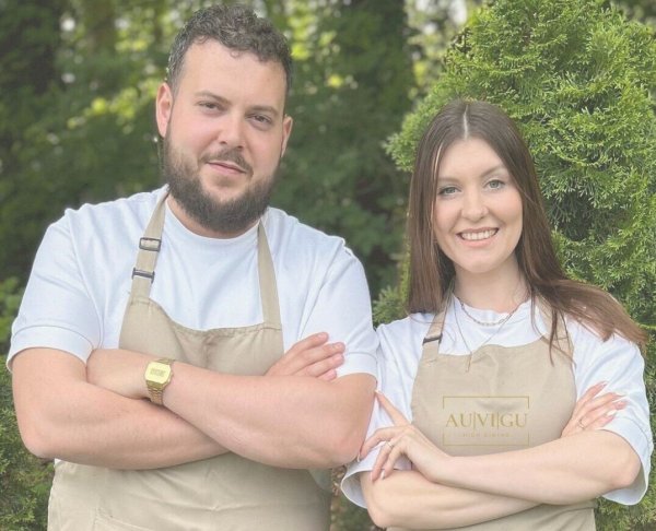 Gian-Luca Fleer und seine Frau Inga haben mit dem "AUGIVU" ein neues Restaurant in der Salzufler Altstadt eröffnet. - © Gian-Luca Fleer