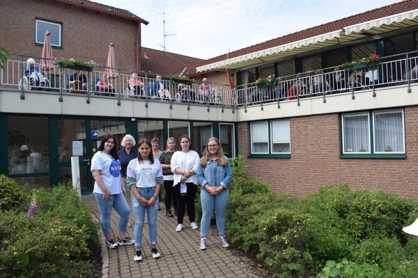 Das Friedrich-Winter-Haus und die Sekundarschule Nordlippe haben eine Kooperation in Form des Generationenprojektes „Alt trifft Jung". - © Sekundarschule Nordlippe