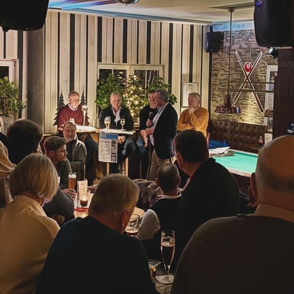 (von links) Bürgmeister Heinz-Dieter Krüger, Kurdirektor Thorsten Brand erötern mit Tobias Nolting (Fachbereich Stadtwerke, Umwelt und öffentliche Einrichtungen) und Michael Lohmeier (Fachbereich Stadtentwicklung und Bauen) die Zukunkt der Kurparks. - © CDU Horn-Bad Meinberg