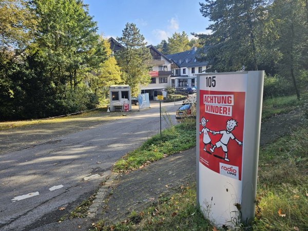 Fast ein Jahr gibt es die Notunterkunft in Hörste. 48 Kinder leben dort derzeit. Für sie und ihre Familien gibt es Angebote von Ehrenamtlichen und anderen Institutionen. - © Astrid Sewing