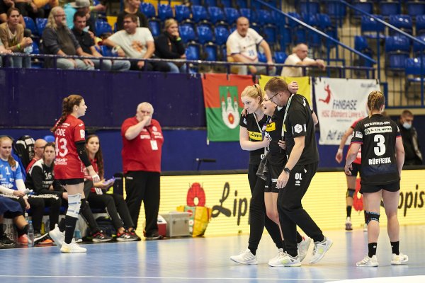 Blombergs Rückraumspielerin Nele Franz droht nach einem Kreuzbandriss das Saisonaus. - © Matthias Wieking