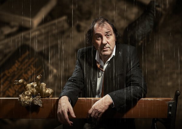 Der mehrfache Preisträger Stefan Waghubinger aus Österreich präsentiert sein fünftes Bühnenprogramm „Hab‘ ich euch das schon erzählt?“ in der Konzerthalle Bad Salzuflen. - © ICONICTURN - www.iconic-turn.c