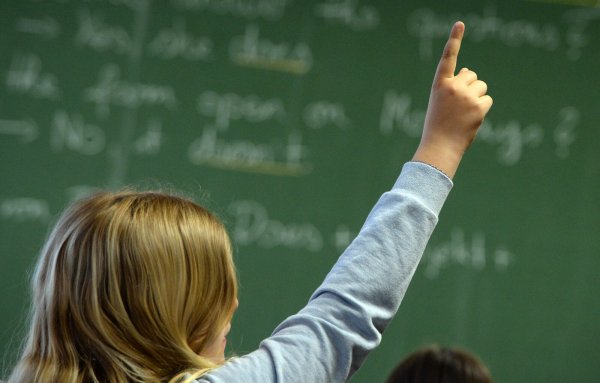 Präsenzunterricht ist vielen am liebsten - die meisten Viertklässler möchten ihn ab dem kommenden Schuljahr an einem der drei Gymnasien erhalten. - © Marijan Murat/dpa