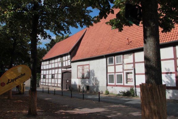 Die Alte Scheune am Lippegarten steht derzeit leer. Vor einigen Jahren gab es Pläne für eine Gastronomie, doch die Kosten waren zu hoch. - © Carolin Brokmann-Förster