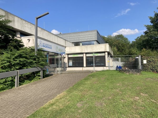Über die Zukunft des Bad Meinberger Badehauses wird diskutiert. - © Cordula Gröne