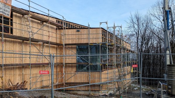 Am Hemannsdenkmal schreitet der Bau der Erlebniswelt voran. - © Landesverband Lippe