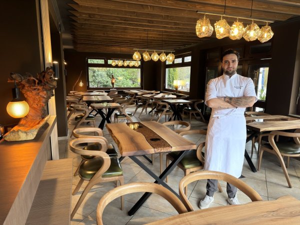 Arda Ber im neu gestalteten Restaurant, das den Namen "Londran Ber" trägt. - © Sven Kienscherf