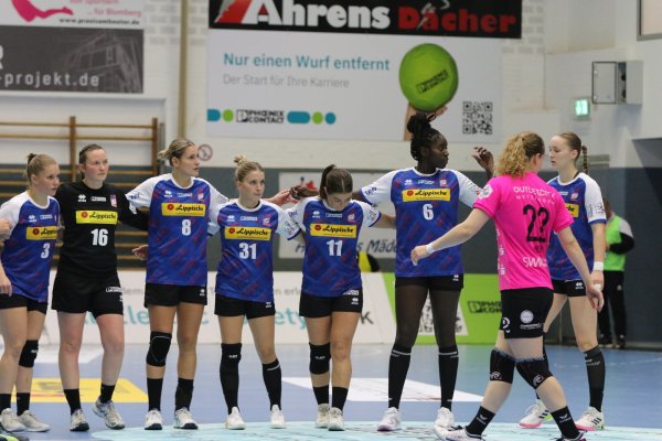 Beim Handball-Bundesligisten HSG Blomberg-Lippe sind die ersten Personalentscheidungen gefallen. Das Bild zeigt (von links) Laura Rüffieux, Melanie Veith, Lisa Frey, Alexia Hauf, Lisa Rajes, Laetitia Quist und Nieke Kühne. - © Oliver König