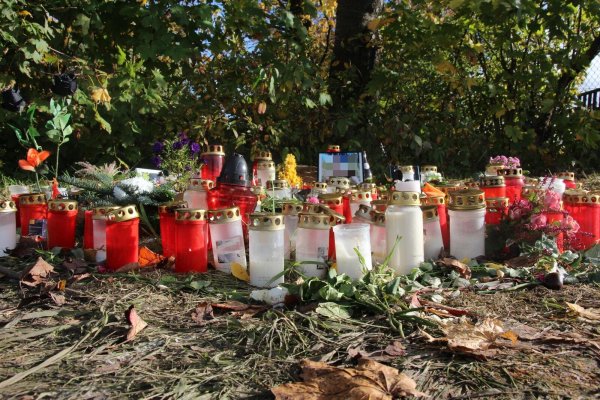 Zwei Wochen nach dem gewaltsamen Tod eines 47-Jährigen durch Jugendliche in Horn ist die Anteilnahme ungebrochen. - © Janet König