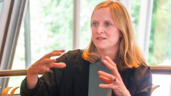 Kuratorin Ann Kristin Kreisel hat die Ausstellung "Shift KI" im Marta mitgestaltet. - © Ralf Bittner