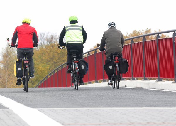 So wie hier in Mülheim soll es auch in OWL einen Radschnellweg geben. - © Roland Weihrauch