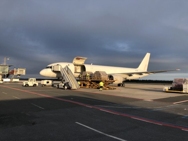 Mit dieser Boing 757 ist der vom Lagenser Logistik-Dienstleister Skyline Express organisierte Schutzmasken-Transport reibungslos von China bis Paderborn über die Bühne gegangen. - © Hauke Langert