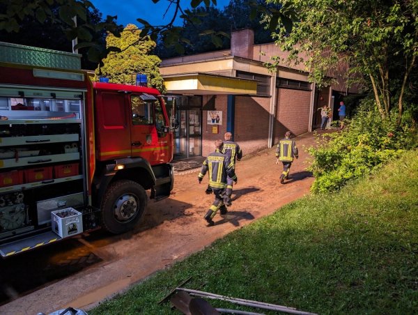 Jetzt muss es schnell gehen: Die Turnhalle hat es in Blomberg am schlimmsten getroffen. - © Freitag TV