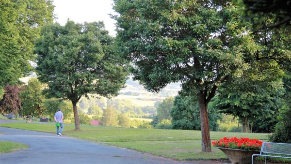 Wunderschön gelegen, aber schlecht zu erreichen ist der Friedhof Lüningheide. - © Katrin Kantelberg