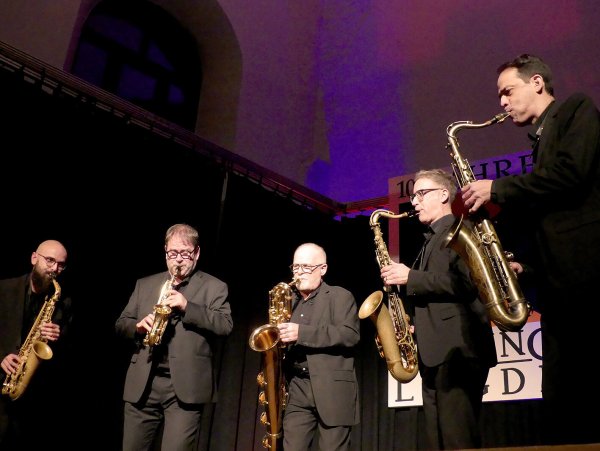 Das Quintessence Saxophone Quintett mit (von links) Jonas Buschsieweke, Ulrich Lettermann, Anatole Gomersall, Thorsten Floth und Roland Danyi. - © Rudi Rudolph