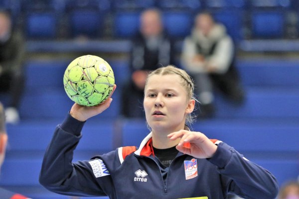Ihr Einsatz, bitte: Blombergs Kamila Kordovská steht im WM-Aufgebot der tschechischen Nationalmannschaft, die heute auf Deutschland trifft. - © Oliver König