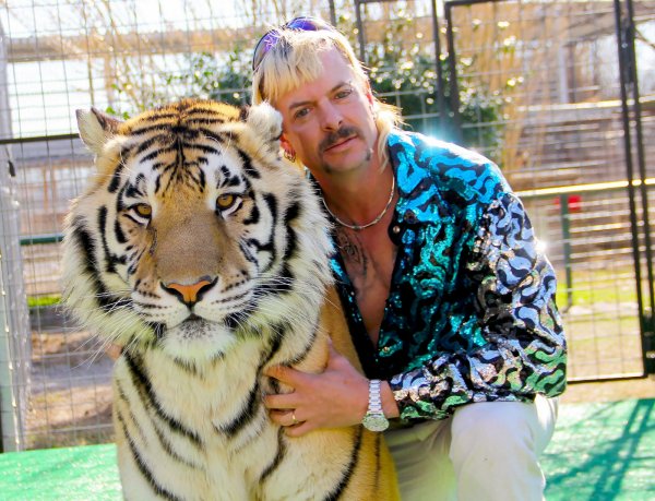 Joe 'Exotic' Schreibvogel nannte sich selbst "Tiger King". Die gleichnamige Dokuserie zeigt die Abwärtsspirale einer schillernden Persönlichkeit. - © Netflix