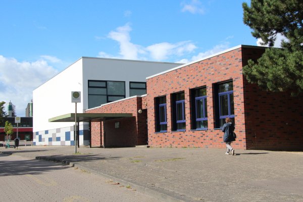 In einem ersten Bauabschnitt sollen die mit Schadstoff belasteten Räume in der Turnhalle saniert werden. - © Archivfoto: Jana Beckmann