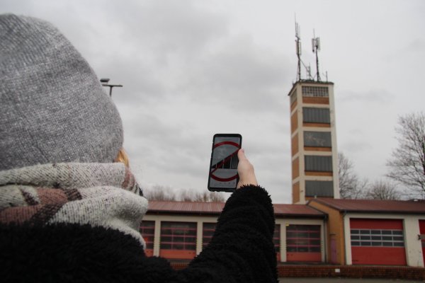 In den vergangenen sechs Wochen war der Handyempfang in der Lagenser Innenstadt nur eingeschränkt vorhanden. Unter anderem war die Mobilfunkanlage bei der Feuerwache defekt. - © Nadine Uphoff