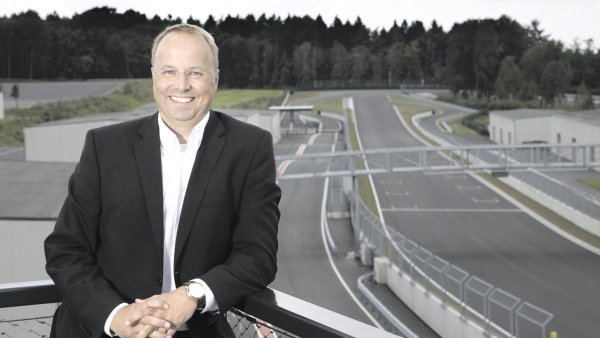 Hans-Jürgen von Glasenapp, Geschäftsführer des Bilster-Berg-Drive-Resorts in Bad Driburg-Pömbsen, weist die Untreue-Vorwürfe von sich. - © Bilster-Berg-Drive-Resort