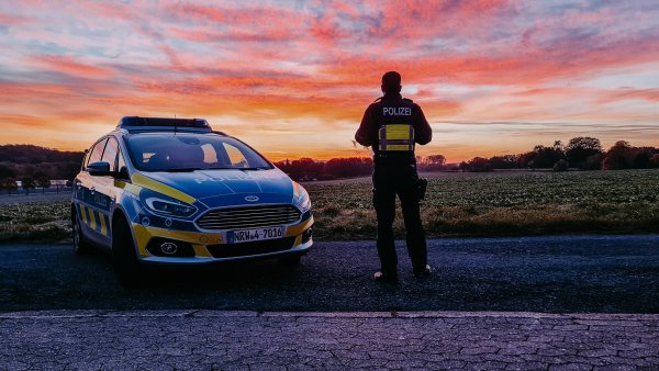 Laut einer Studie haben sich innerhalb der Polizei vermehrt Vorurteile gegenüber Geflüchteten aufgebaut - ist das in Lippe auch so? - © Moritz Knetter/ Polizei Lippe