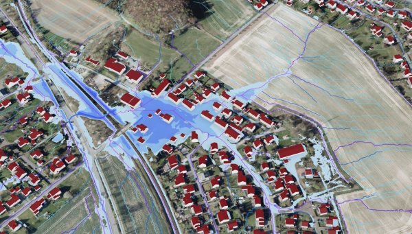 Der "Digitale Zwilling", die Starkregen-Simulation des Kreises Lippe zeigt relativ gut, wie das Regenwasser am 1. August in Leopoldstal tatsächlich geflossen ist. Gut lässt sich die Senke im Feld erkennen, in der es sich sammelt und von dort die Wohnstraßen (Ahorn-, Birkenweg und Rothensieker Weg) überschwemmt. - © Grafik: Kreis Lippe